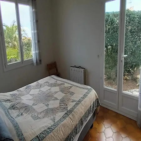 Near Les Etangs De Bages וילה נרבון