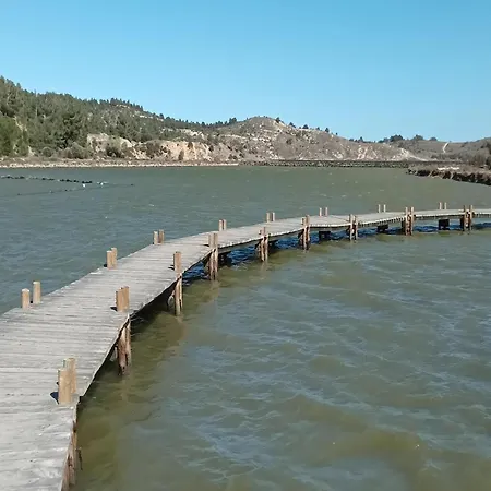 Near Les Etangs De Bages וילה נרבון